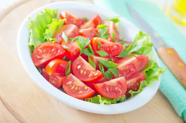 Салат с помидорами — стоковое фото