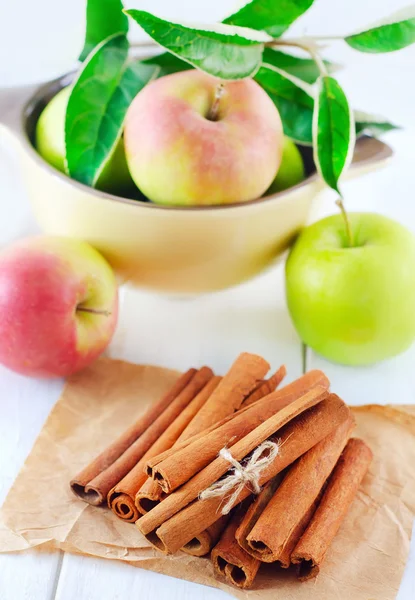 Canela y manzanas — Foto de Stock