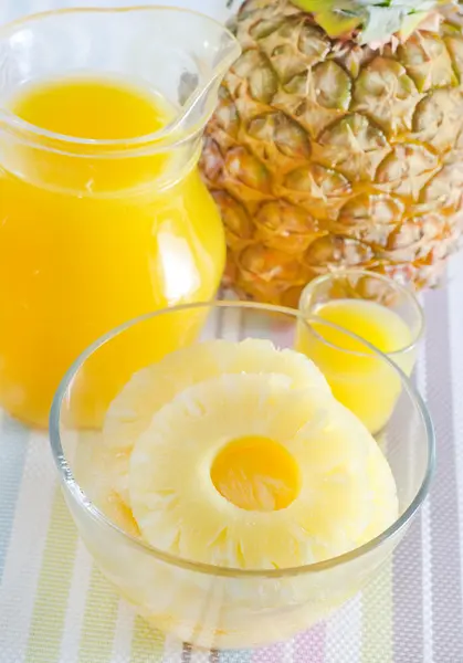 Pineapple and juice — Stock Photo, Image