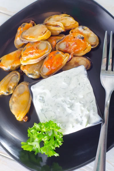 Mejillones con salsa — Foto de Stock