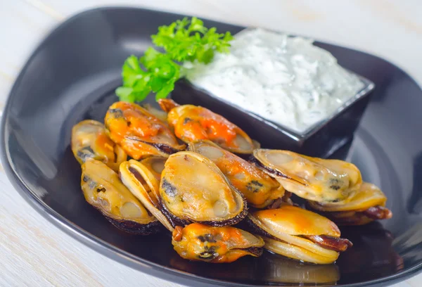 Mejillones con salsa — Foto de Stock