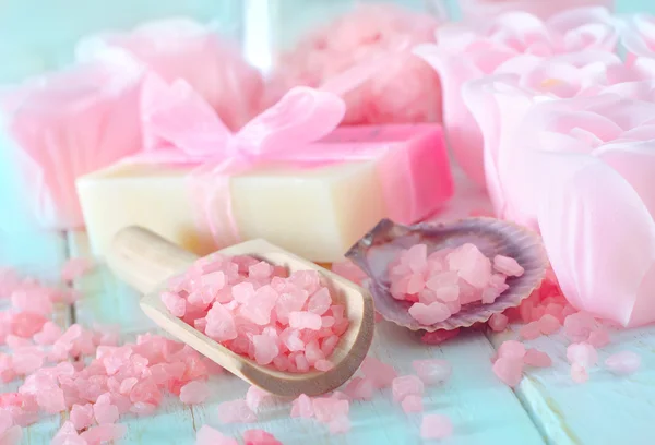 Salt and soap — Stock Photo, Image