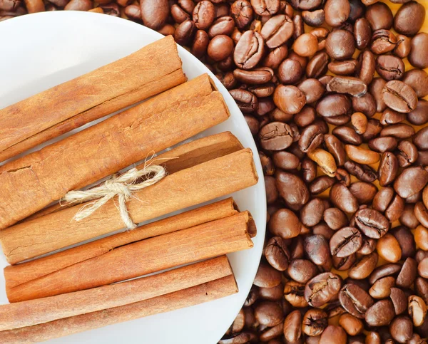 Coffee and cinnamon — Stock Photo, Image