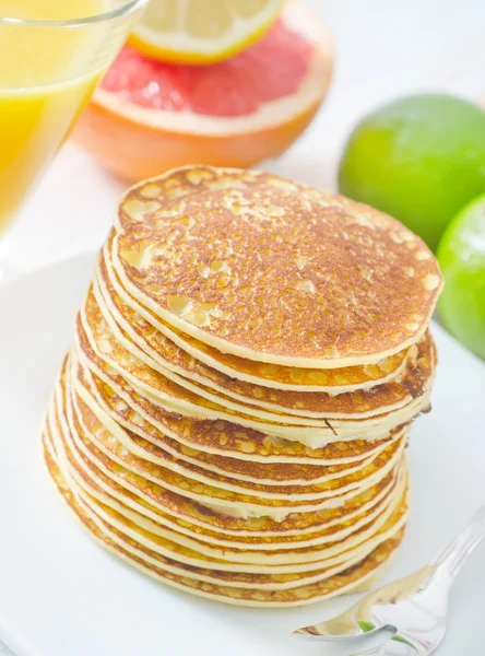 Tortitas con fruta — Foto de Stock