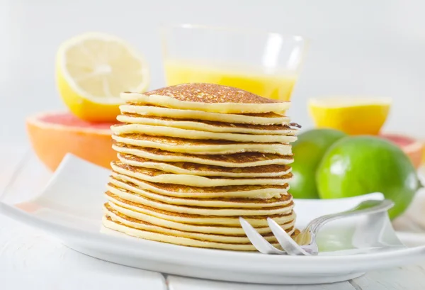 Panquecas com fruta — Fotografia de Stock