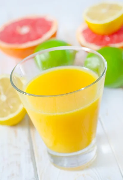 Сок с фруктами — стоковое фото