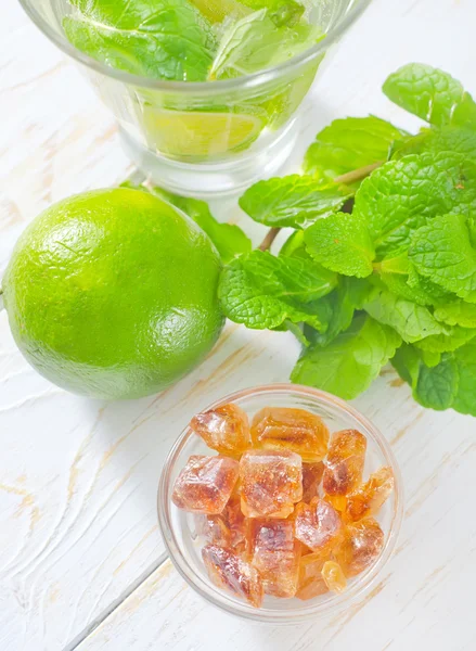 Vatten med lime — Stockfoto