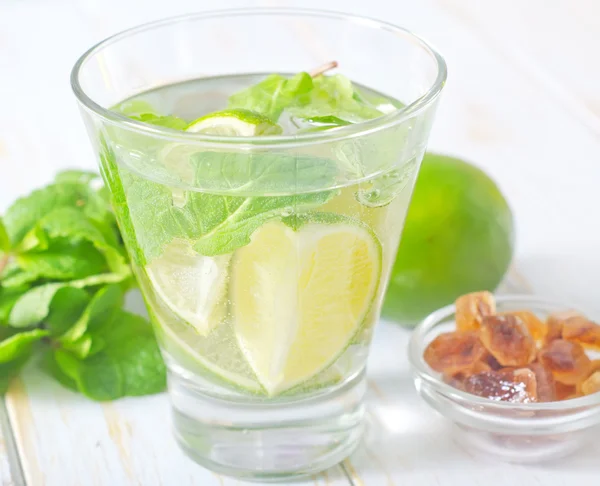 Water with lime — Stock Photo, Image