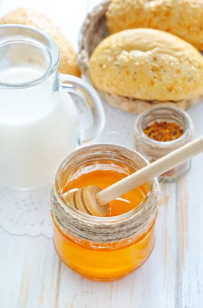 Honung, bröd och mjölk — Stockfoto