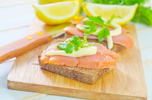 Bread with salmon — Stock Photo, Image