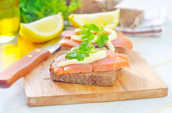 Bread with salmon — Stock Photo, Image