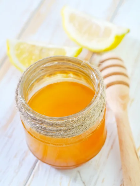 Medem, skořicí a citronem — Stock fotografie
