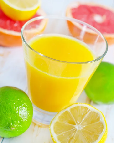 Juice with fruit — Stock Photo, Image