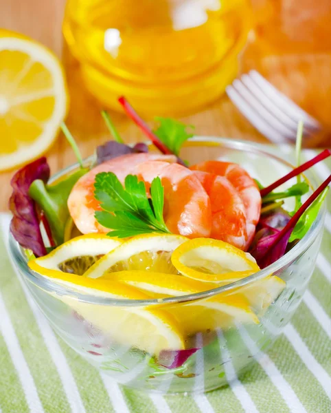 Insalata con gamberetti — Foto Stock