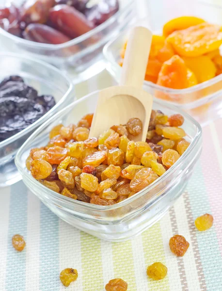 Dried apricots, raisins and dates — Stock Photo, Image