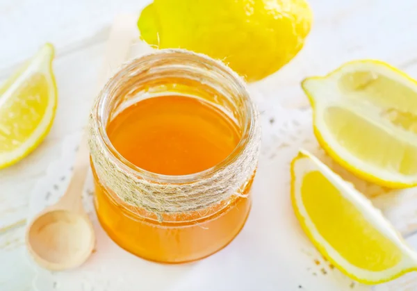 レモンと蜂蜜します。 — ストック写真