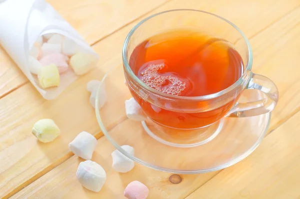 Fresh tea with candy — Stock Photo, Image