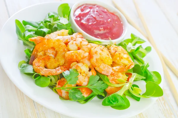 Fried shrimps with sauce — Stock Photo, Image