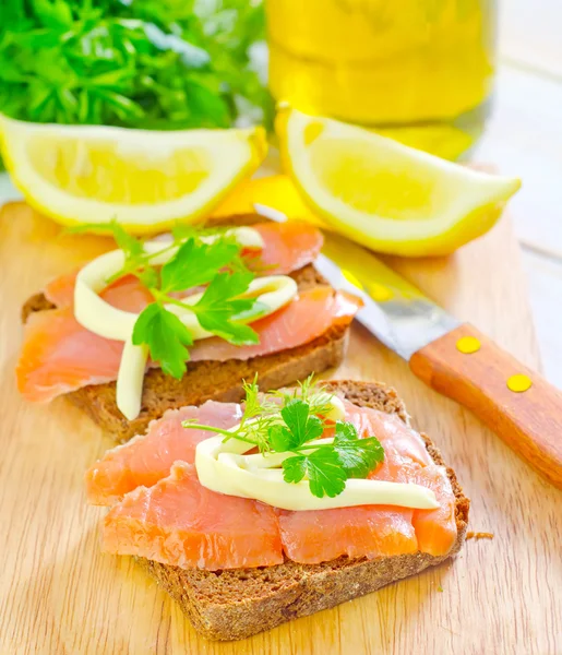 Bread with salmon — Stock Photo, Image