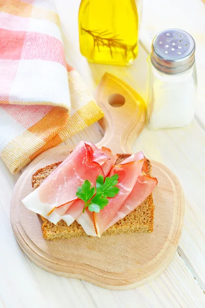 Sanduíche com presunto — Fotografia de Stock
