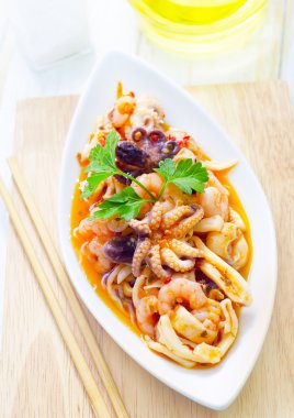 Deniz mahsullü salata