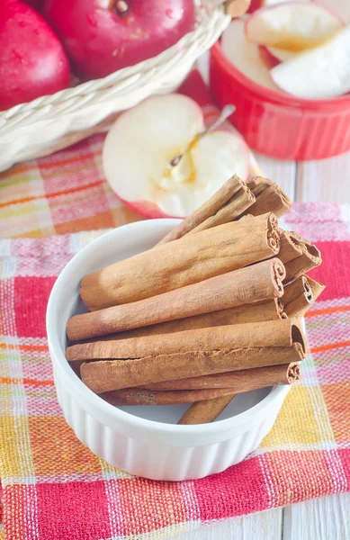 Cinnamon and apples — Stock Photo, Image