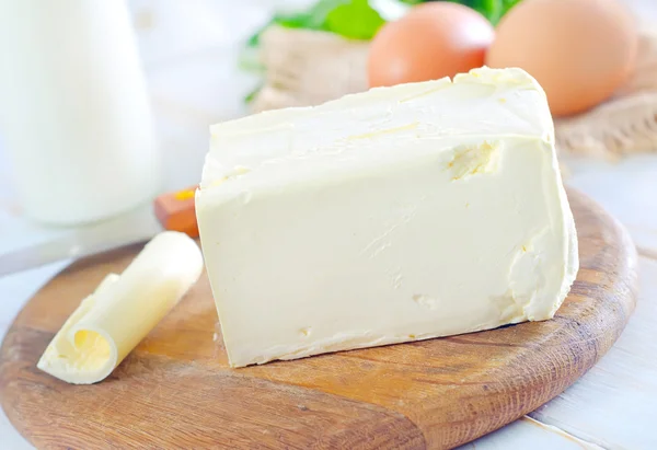 Margarina em uma placa de madeira — Fotografia de Stock