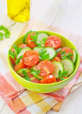 bir kase salata