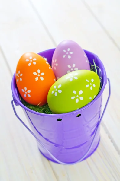 Uova di Pasqua nel secchio — Foto Stock