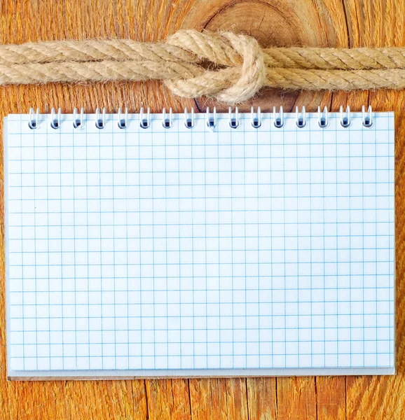 Note and rope — Stock Photo, Image