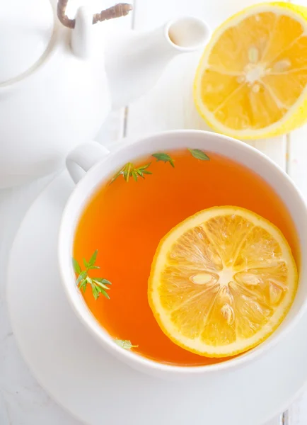Fresh tea with lemon in the white cup — Stock Photo, Image