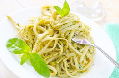 Pesto ile makarna