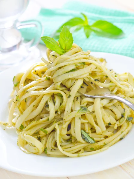 Massa com pesto — Fotografia de Stock