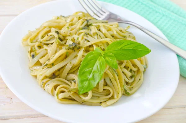 Massa com pesto — Fotografia de Stock