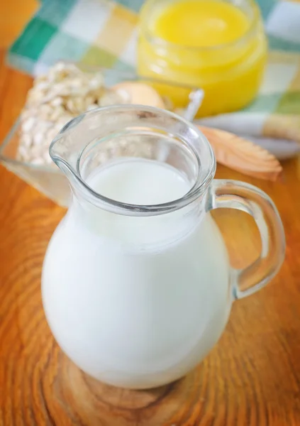 Melk og honning – stockfoto