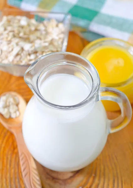 Melk og honning – stockfoto
