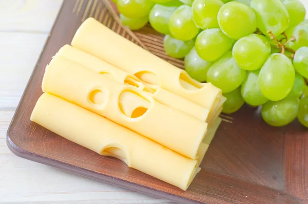 Cheese and grape — Stock Photo, Image