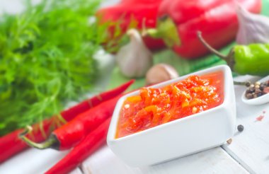 taze domates ve biber soslu biber