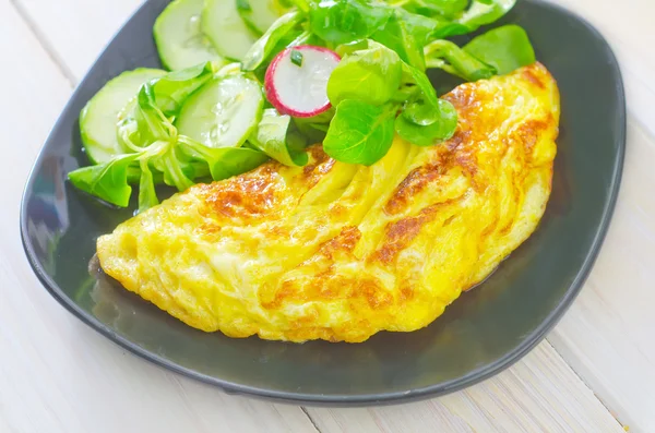 Omelet dengan salad — Stok Foto