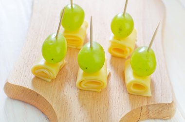 kanepe örtüsü ve peynir ile