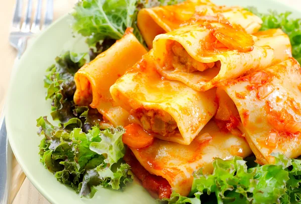 Pasta with sauce and salad — Stock Photo, Image