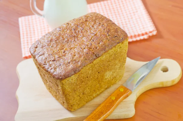 Bread on a wooden board — Stock Photo, Image