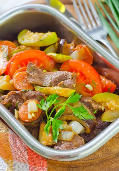 Carne al forno con verdure — Foto Stock