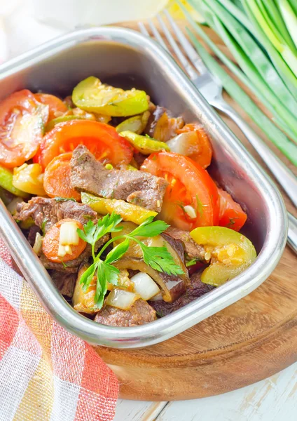 Bakade kött med grönsaker — Stockfoto