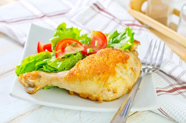 Fried chicken leg — Stock Photo, Image