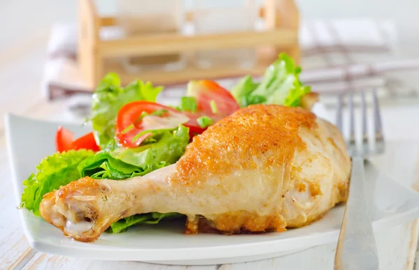 Fried chicken leg — Stock Photo, Image