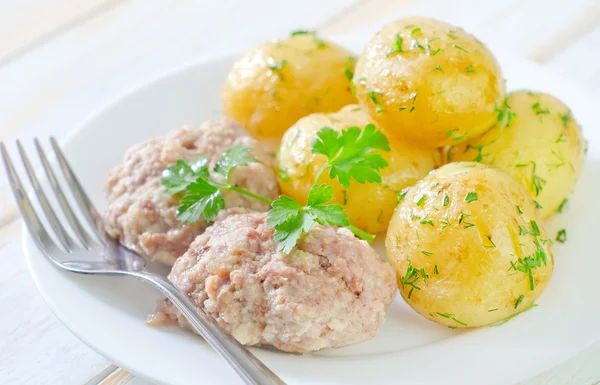 Patates ve pirzola — Stok fotoğraf