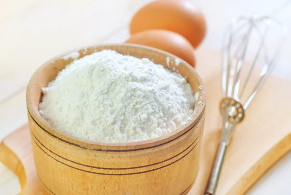 Flour in a bowl — Stock Photo, Image