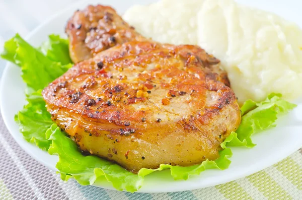 Bife com purê de batata — Fotografia de Stock