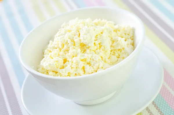 Queso de cabaña en tazón blanco — Foto de Stock